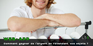 Achat revente Homme roux souriant accoudé à un portant à vêtements, avec le texte « Comment gagner de l’argent en revendant vos objets ? »