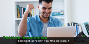 Arrondir ses fins de mois Jeune homme souriant levant le poing devant son ordinateur portable, avec le texte « Petites économies : comment arrondir vos fins de mois ? »